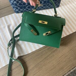 Elegant Green Leather Handbag